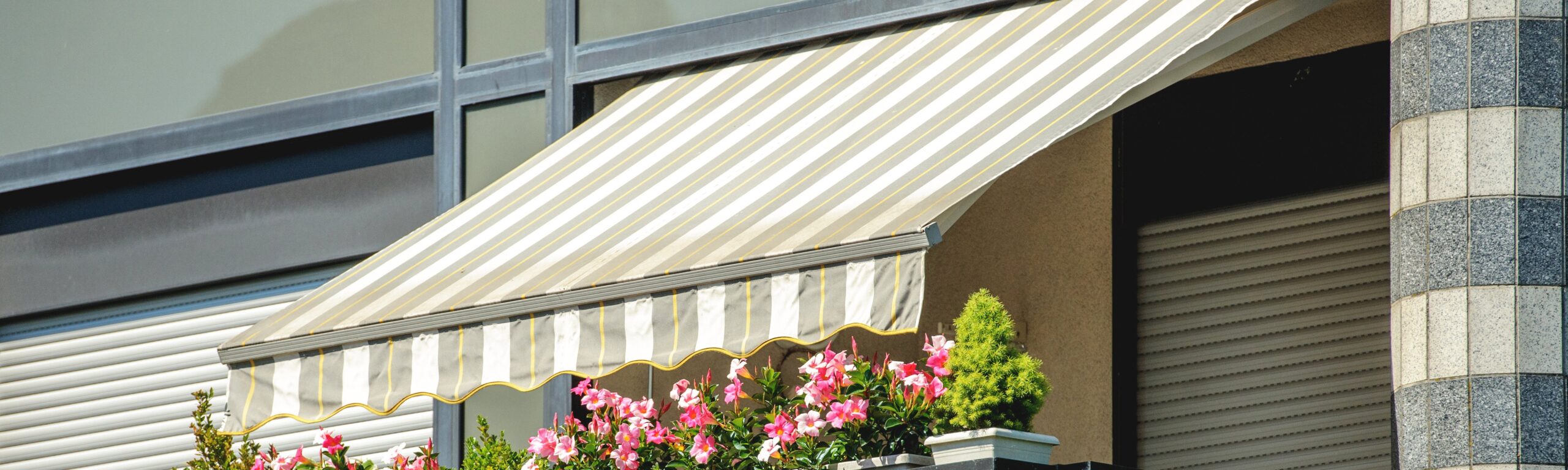 ベージュ白テント